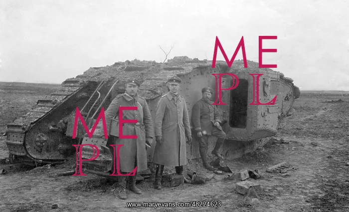: German infanterists in front of a British tank, 1917 : German infanterists in front of a British tank, 1917
