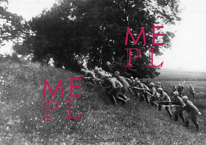 : German infantry during an attack on the Western Front, 1914 : German infantry during an attack on the Western Front, 1914