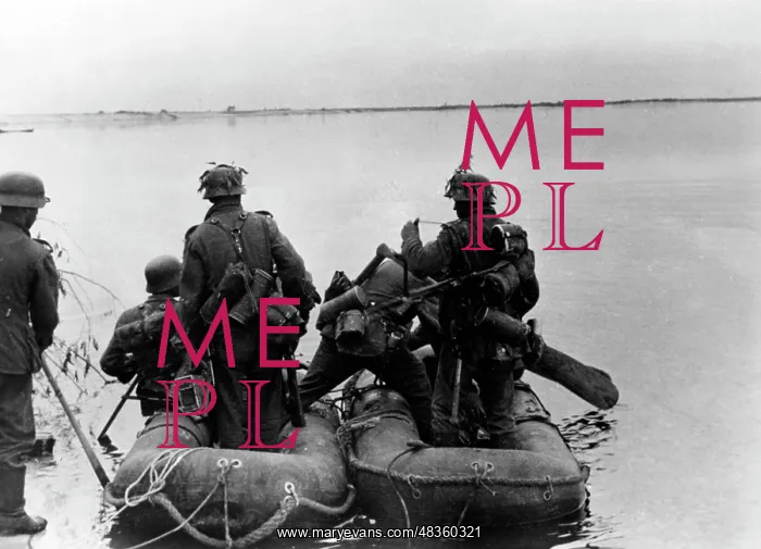 : German infantry crossing the Dnieper, 1941 : German infantry crossing the Dnieper, 1941
