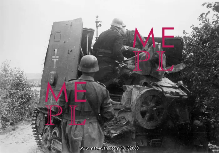 : German infantry field gun on the Eastern front, 1941 : German infantry field gun on the Eastern front, 1941