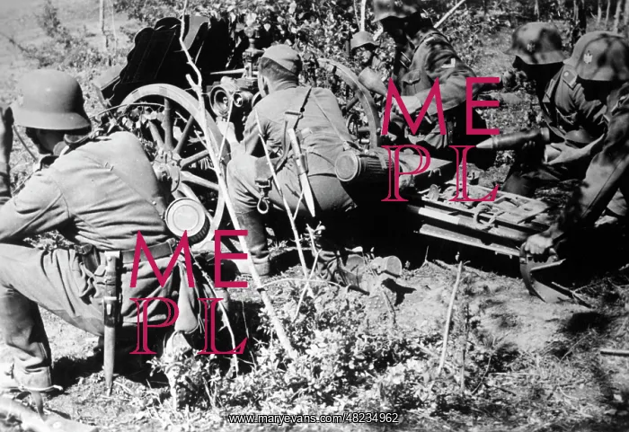 : German infantry gun on the Eastern Front, 1941 : German infantry gun on the Eastern Front, 1941