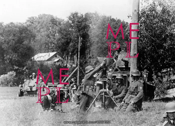 : German infantry with heavy weapons on the Eastern Front : German infantry with heavy weapons on the Eastern Front