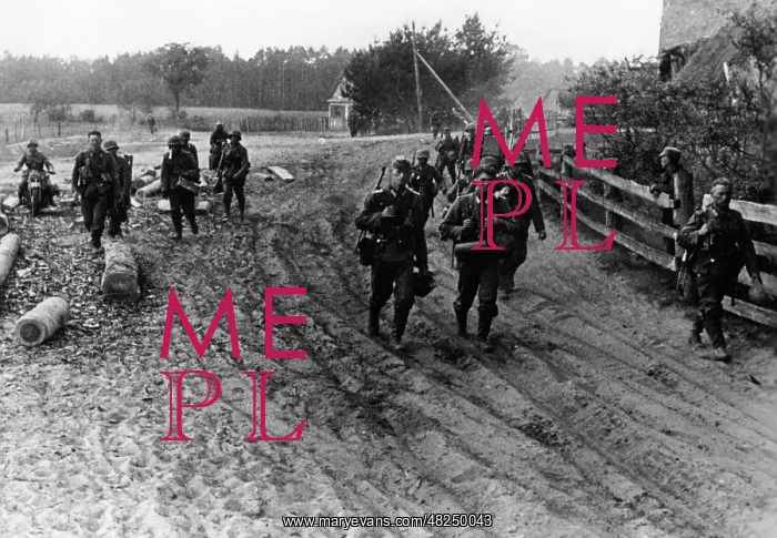 : German infantry marching on the Eastern Front, 1941 : German infantry marching on the Eastern Front, 1941