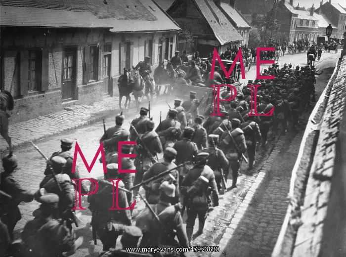  : German infantry marching WWI