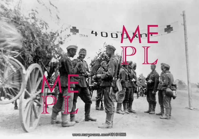 : German infantry soldiers during a march break on the Eastern : German infantry soldiers during a march break on the Eastern