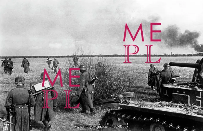 : German infantry and tanks during the attack on Kalinin, 1941 : German infantry and tanks during the attack on Kalinin, 1941