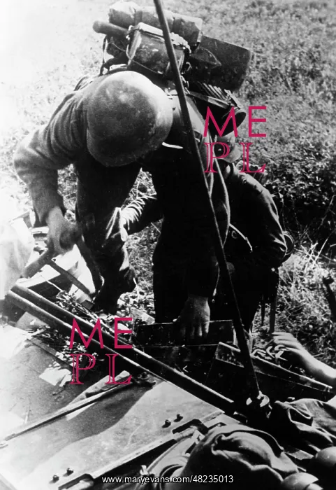 : German infantryman before an assault gun on the Eastern : German infantryman before an assault gun on the Eastern