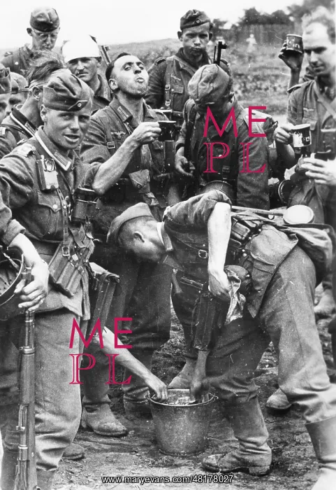 : German Infantrymen at the Eastern Front, 1942 : German Infantrymen at the Eastern Front, 1942