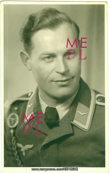: German Luftwaffe flieger with lanyard on right shoulder : German Luftwaffe flieger with lanyard on right shoulder