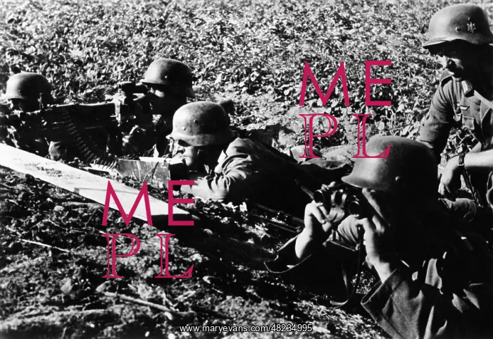 : German machine gun position on the Eastern Front, 1941 : German machine gun position on the Eastern Front, 1941