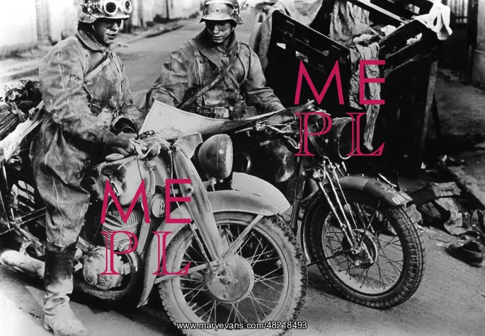 : German marksmen on motorcycles, 1940 : German marksmen on motorcycles, 1940