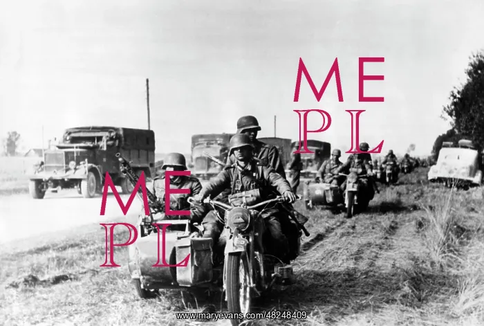 : German mechanized troops on the advance on the Eastern : German mechanized troops on the advance on the Eastern