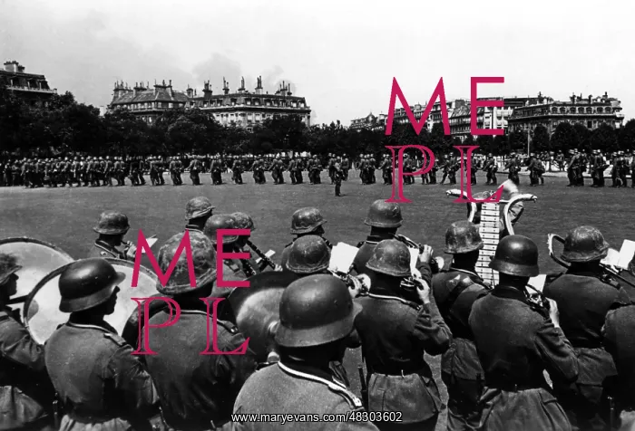 : German military concert in Paris, 1940 : German military concert in Paris, 1940