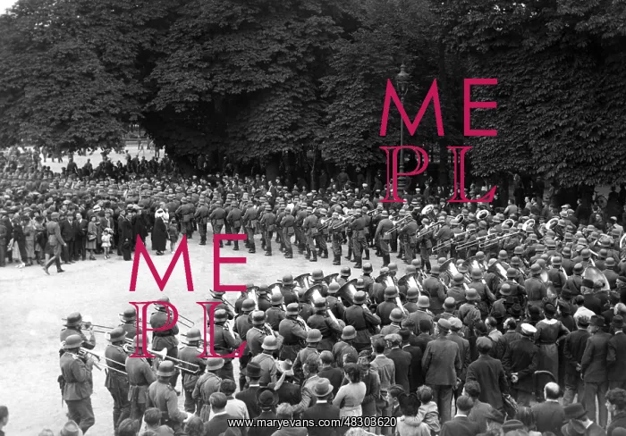  : German military concert in Paris, 1940