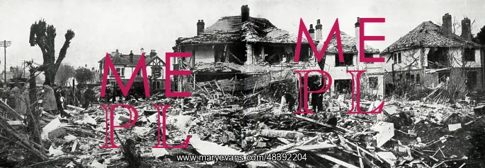 : German mine-laying bomber crashes at Clacton, WW2 : German mine-laying bomber crashes at Clacton, WW2