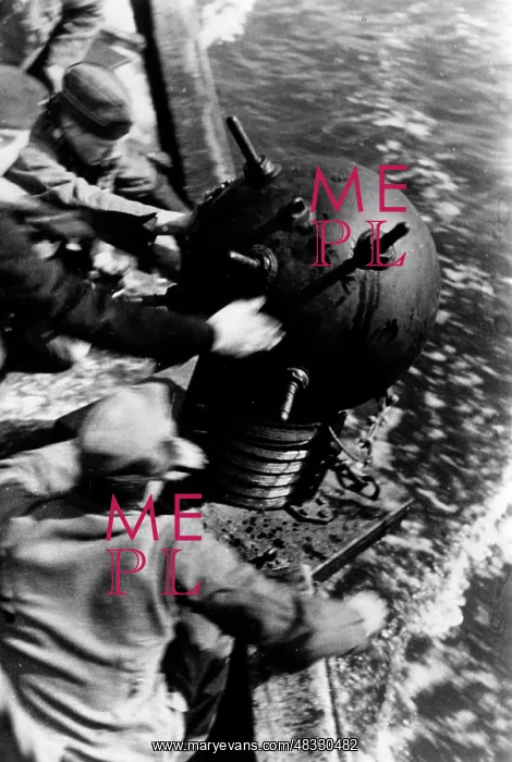 : German minelayer, 1942 : German minelayer, 1942
