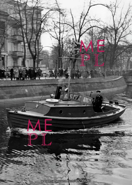 : German minesweeper in Berlin, 1941 : German minesweeper in Berlin, 1941