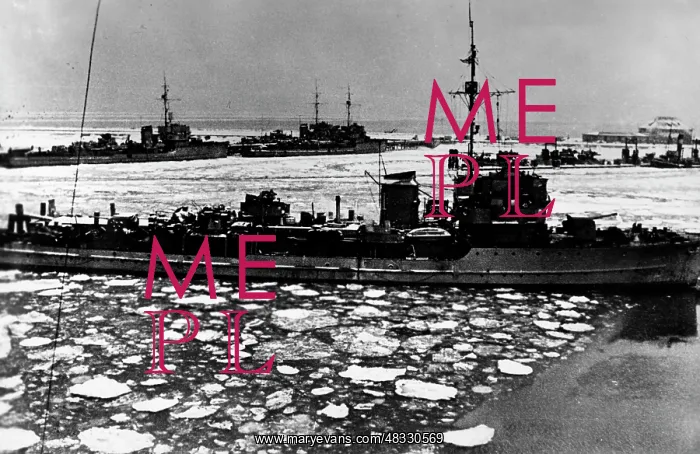 : German minesweepers, 1945 : German minesweepers, 1945