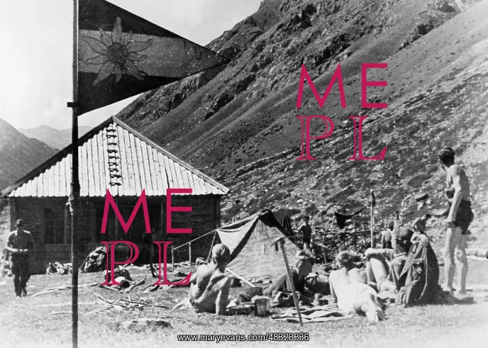 : German mountain troops on Mount Elbrus, 1942 : German mountain troops on Mount Elbrus, 1942