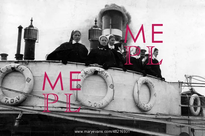 : German nurses on a boat to Kaunas, 1916 : German nurses on a boat to Kaunas, 1916