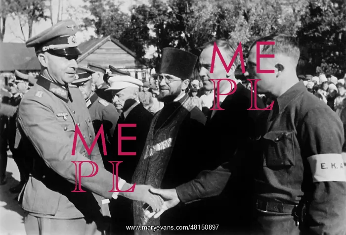 : German officer with local allies on the Eastern Front, 1942 : German officer with local allies on the Eastern Front, 1942