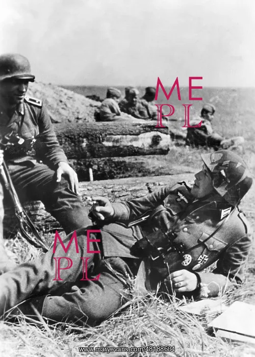 : A German officer with an NCO at the eastern Front, 1943 : A German officer with an NCO at the eastern Front, 1943