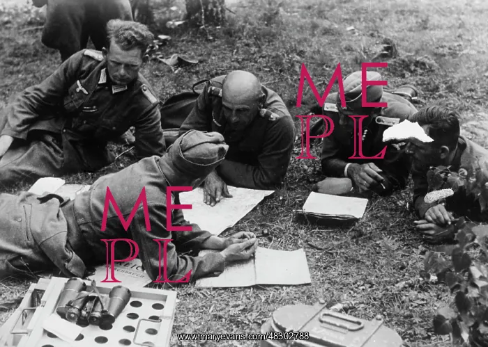 : German officers at a briefing - Eastern Front, 1941 : German officers at a briefing - Eastern Front, 1941