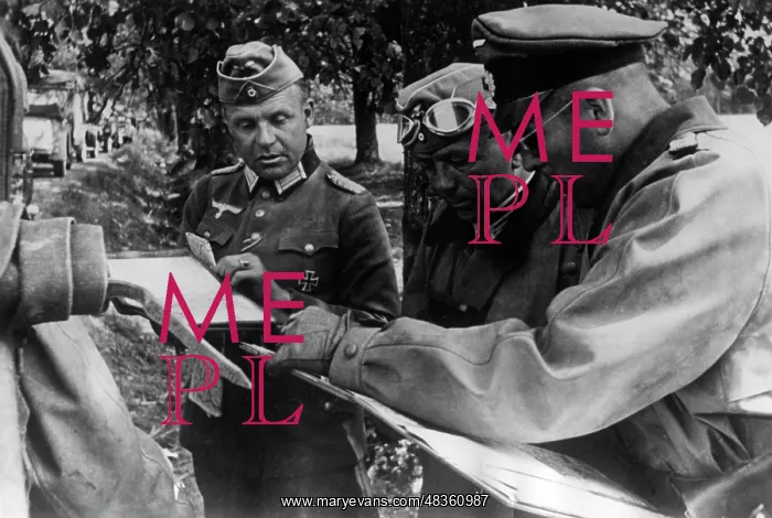 : German officers on the Eastern Front, 1941 : German officers on the Eastern Front, 1941