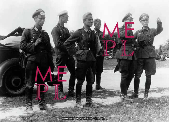  : German officers during the fights at Mogilev, 1941
