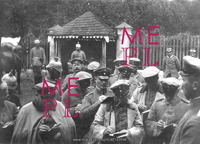 : German officers during the issue of orders, 1914 : German officers during the issue of orders, 1914
