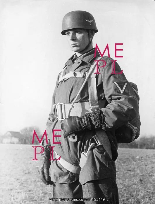: German Paratrooper, 1939 : German Paratrooper, 1939