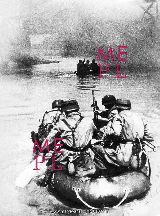 : German paratroopers during combat for Eben Emael, 1940 : German paratroopers during combat for Eben Emael, 1940