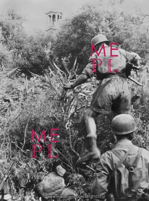 : German paratroopers in Crete, 1941 : German paratroopers in Crete, 1941