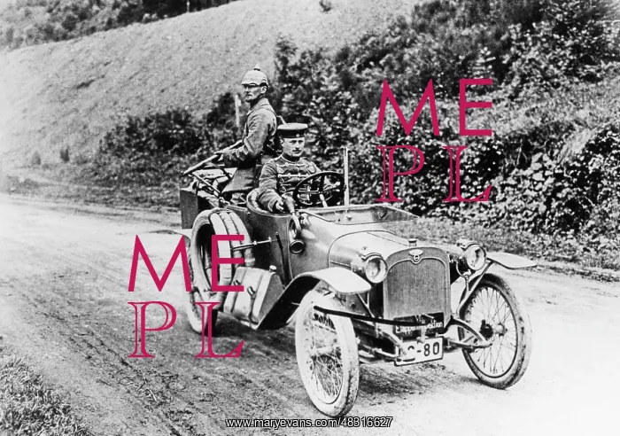 : German patrol car, 1914 : German patrol car, 1914