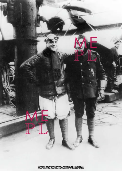 : Two German pilots in relaxed mood, WW1 : Two German pilots in relaxed mood, WW1