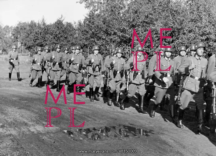 : German police on the Eastern front, 1942 : German police on the Eastern front, 1942