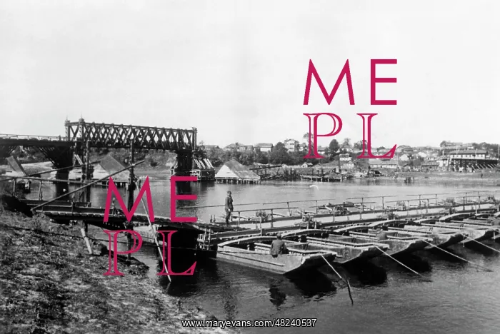  : German pontoon bridge across the Dnieper River, 1941