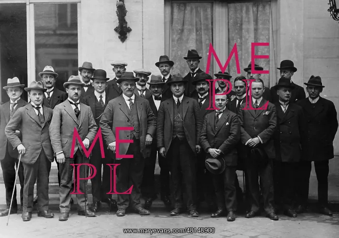 : German postal workers at the peace negotiations at Versaille : German postal workers at the peace negotiations at Versaille