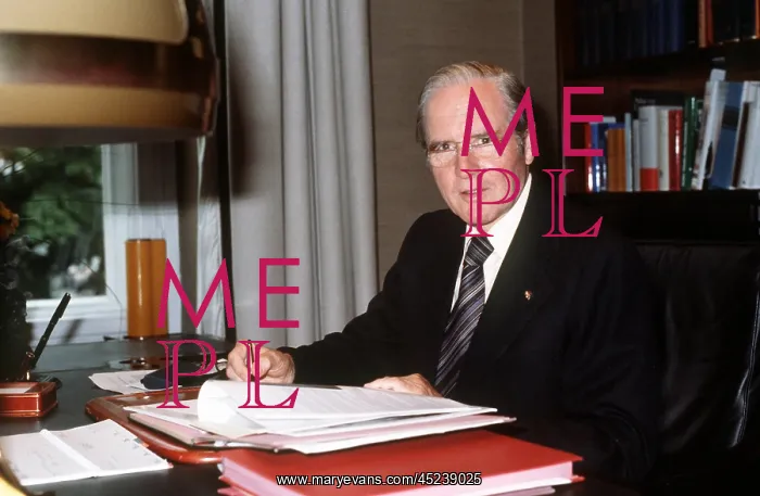 : German president Karl Carstens : German president Karl Carstens