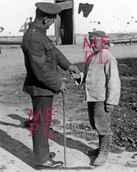 : German prisoner and British sergeant, Western Front, WW1 : German prisoner and British sergeant, Western Front, WW1