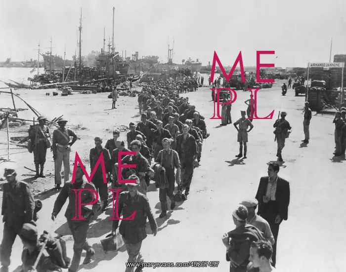 : German prisoners, were captured on seacoast town : German prisoners, were captured on seacoast town
