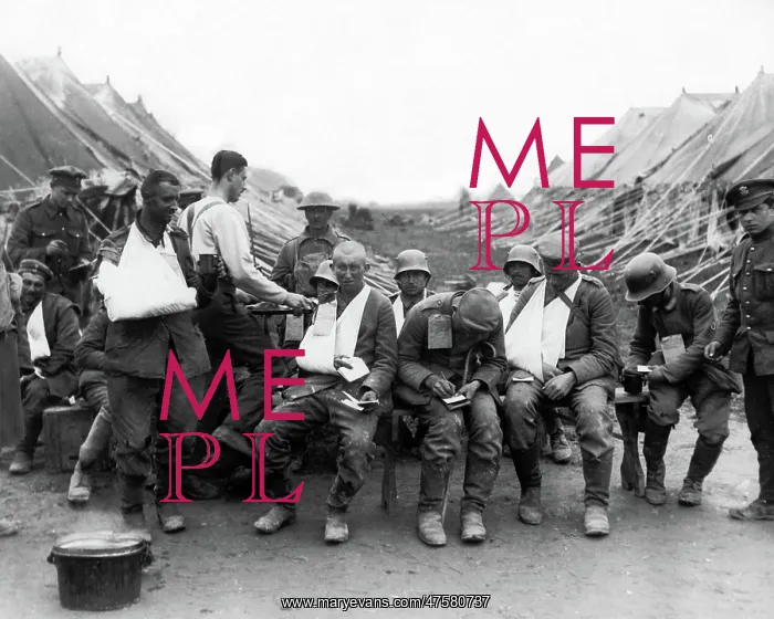 : German prisoners given bread and tea, WW1 : German prisoners given bread and tea, WW1