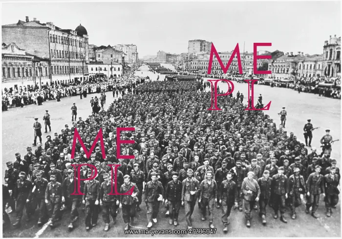 : GERMAN PRISONERS PARADED : GERMAN PRISONERS PARADED