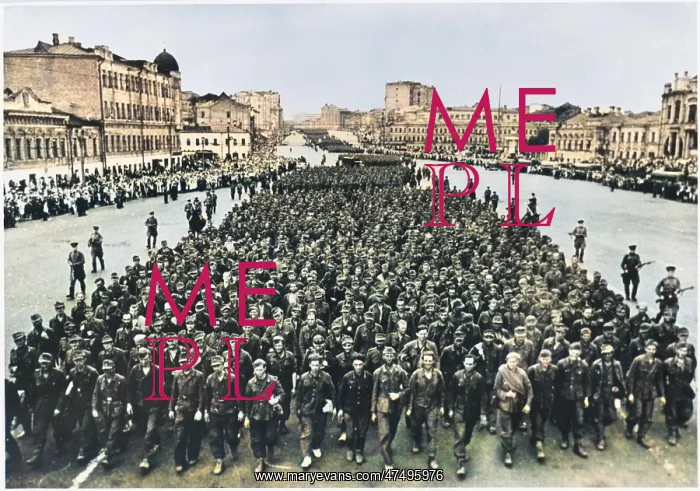: GERMAN PRISONERS PARADED : GERMAN PRISONERS PARADED