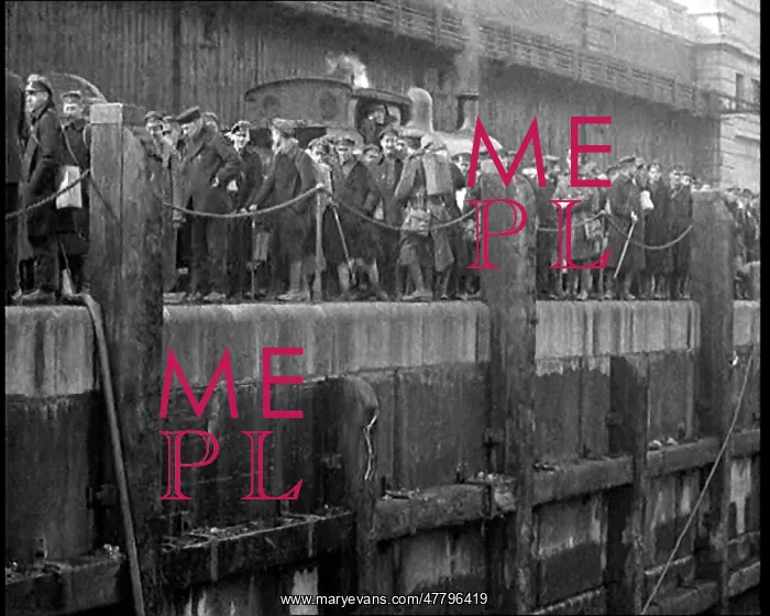 : German Prisoners Of War Queueing Dockside To : German Prisoners Of War Queueing Dockside To