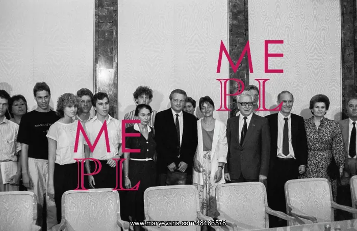 : German pupils visit USSR : German pupils visit USSR