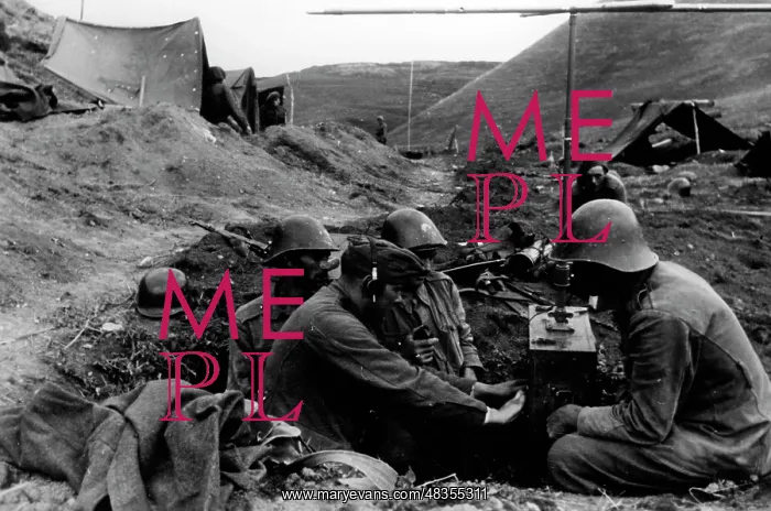 : German radio station on the Eastern front, 1942 : German radio station on the Eastern front, 1942
