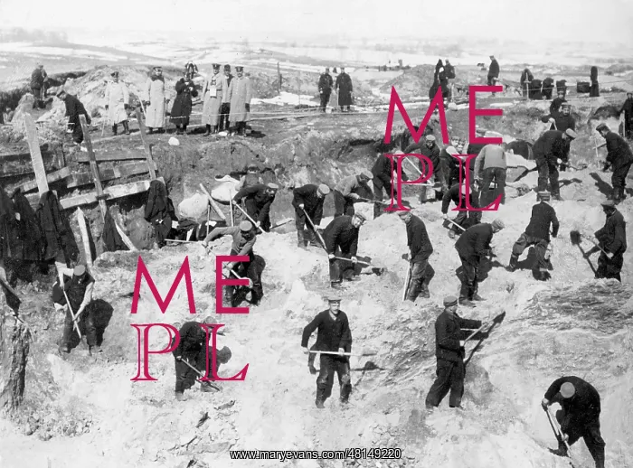  : German reinforcement troops build new fortifications, 1915