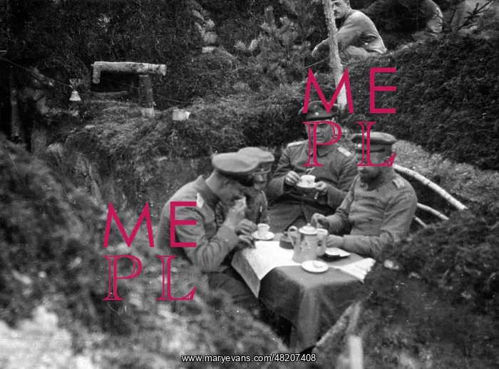 : German sodliers have a coffee break, 1915 : German sodliers have a coffee break, 1915