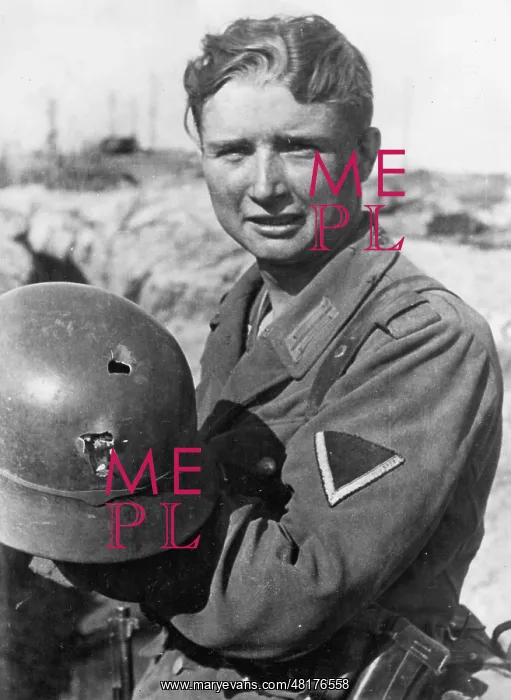 : German soldier, 1943 : German soldier, 1943